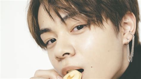 日本produce 101出道团 jo1 粉丝的讨论小组 团体成员：豆原一成，川尻蓮，川西拓実，大平祥生，鶴房汐恩，白岩瑠姫，佐藤景瑚，木全翔也，河野純喜，金城碧海，與那城奨. JO1・鶴房汐恩くんが撮影中に始めたミニコントの全貌をここだけで公開!