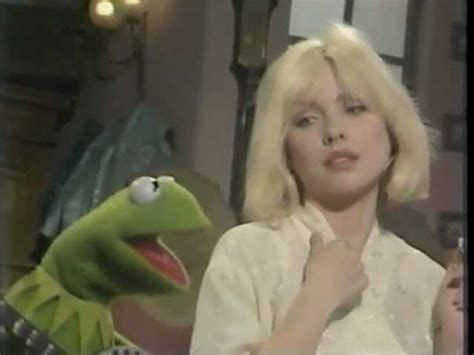 Watch Blondies Debbie Harry Perform Rainbow Connection With Kermit