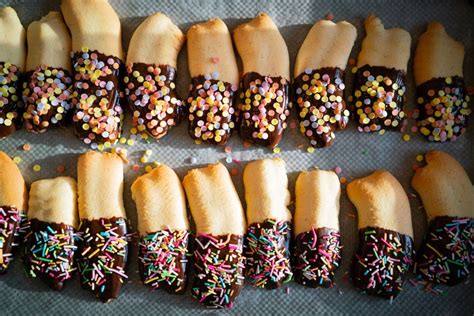 Struffoli, pizzelle, anginetti, cartellate, fig cookies, pignoli and many more. Pin by Maryann DeMarco on Cookies & Candy Treats in 2020 | Italian christmas cookie recipes ...
