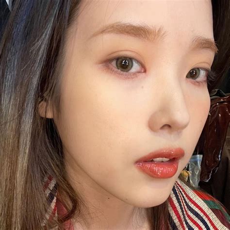 Iu Tries A Different Style Of Clothes And Make Up And Totally Nails It