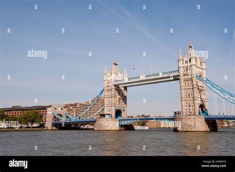 Tower Bridge Built 18861894 Is A Combined Bascule And Suspension