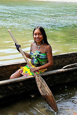 Comunidad Nativa Embera Por El R O Chagres Dentro Del Parque Nacional Chagres Rep Blica De