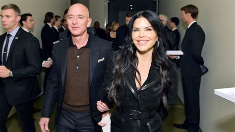 amazon ceo jeff bezos girlfriend former la tv anchor lauren sanchez cannot be deposed over