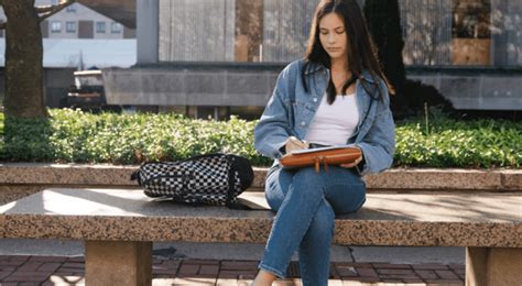 9 tips all college freshmen need to know