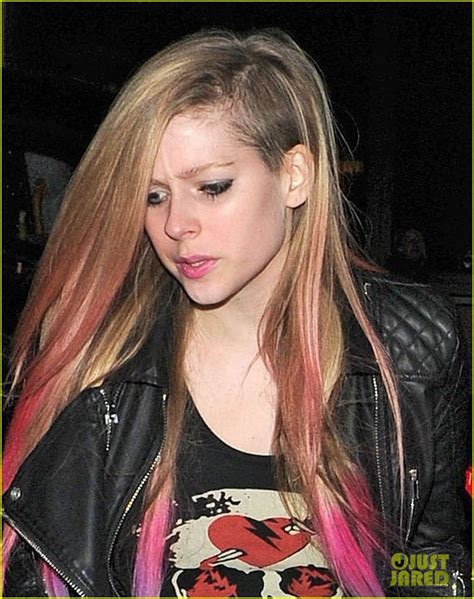• avril lavigne's official music video for 'complicated'. Avril Lavigne: Avril Lavigne images