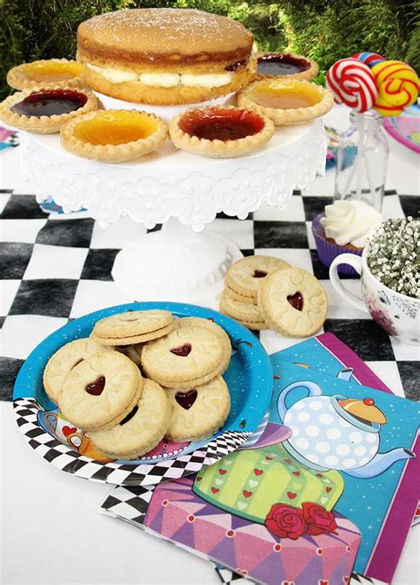 How To Throw A Mad Hatter S Tea Party Party Delights Blog Alice In Wonderland Tea Party Food