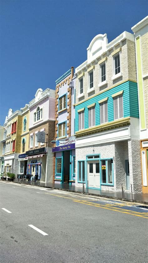 Founded in 1887, the town lies within the kinta valley, an area rich with tin reserves. Disney Avenue, Bandar Agacia, Kampar