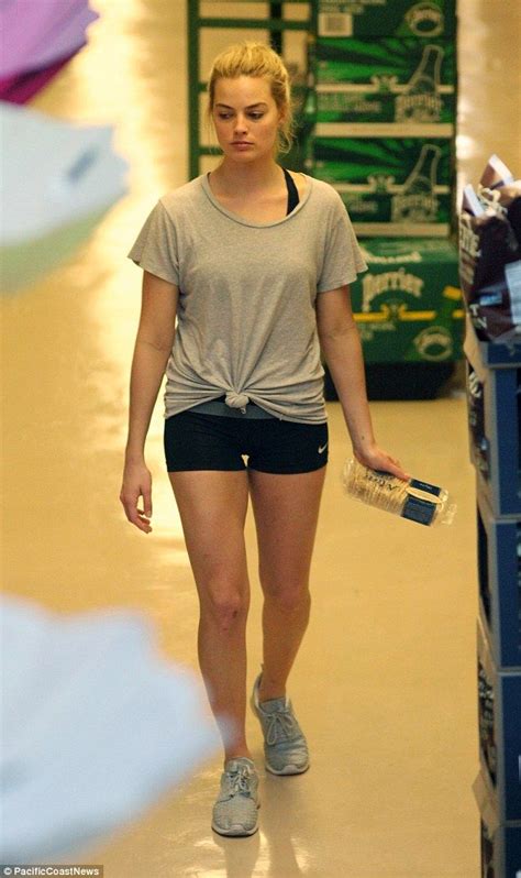 Legs On Show Margot Robbie Showed Off Her Slim Pins As She Went Shopping At Wholefoods In