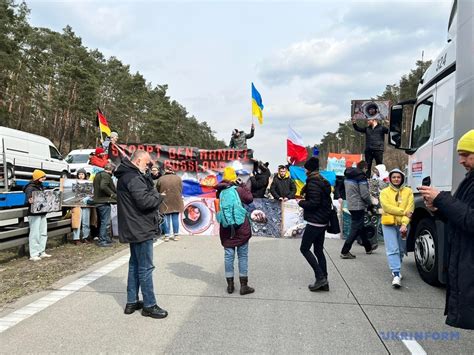 Aktywiści blokują drogę między Niemcami a Polską i domagają się zakończenia handlu z Rosją