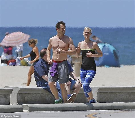 Homelands Claire Danes Runs With Husband Hugh Dancy Along Santa Monica