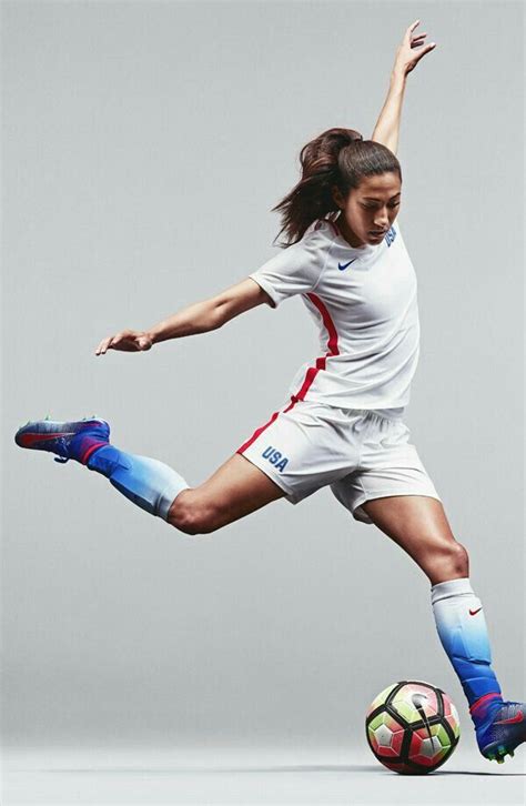 Pin By Eliana Black On Uswnt Soccer Poses Soccer Photography Usa