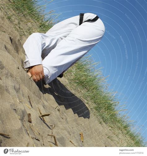 Den Kopf In Den Sand Stecken Ein Lizenzfreies Stock Foto Von Photocase