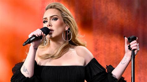 Adele Sets The Record Straight About Whether She Ll Attend The Grammys Iheart