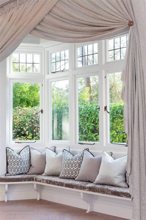 32 Bow Window Styling Ideas With Pros And Cons Digsdigs