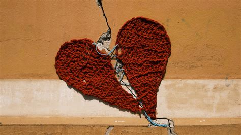 Download Wallpaper 3840x2160 Heart Love Threads Cranny Wall 4k Uhd
