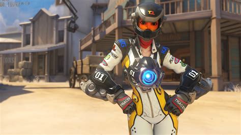 Medium twin pulse pistols and a teleport ability make tracer an blink: Overwatch Competitive Solo Queue Tracer - YouTube