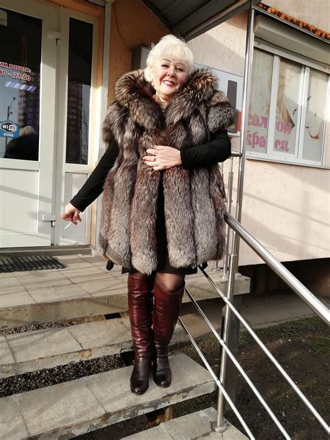 Women Smoking Year Old Women Advanced Style Fox Fur Coat Fashion