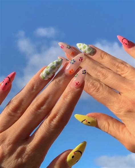 Cute Summer Nails Aesthetic Fashion To Follow In 2021 Cute Summer