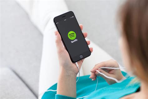 This App Lets You Listen To Spotify In Sync With Other People Online