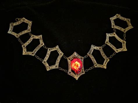 Become the red lady with this diy melisandre necklace instructable! IMG_20181227_161045 in 2020 | Melisandre aesthetic, Glowing necklace, Melisandre