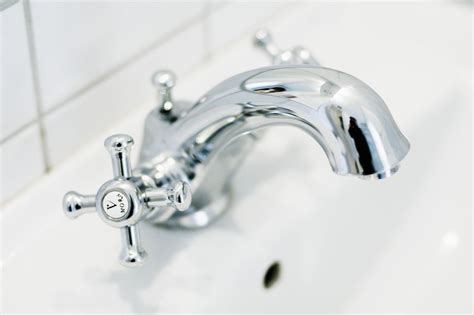 My bathtub faucet in my mobile home broke and there's no mobile home repair place close by my house. How to Repair or Replace a Mobile Home Bathtub Faucet