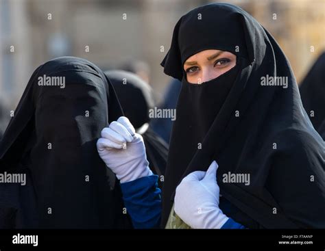 Iranische Schiiten Muslimische Frau Trägt Ein Niqab Trauer Imam Hussein Am Tag Der Tasua
