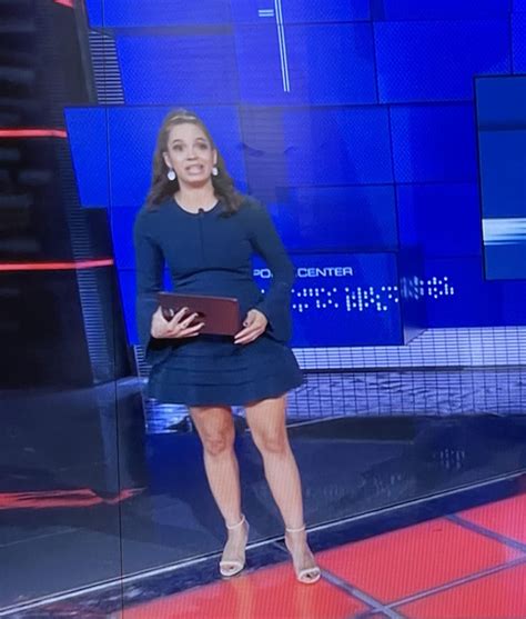 Elle Duncan’s Legs are Magical! : r/hot_reporters