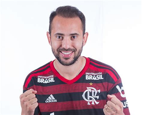 Éverton augusto de barros ribeiro. Everton Ribeiro quer vitória sobre Grêmio para continuar ...