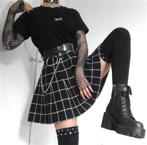𝑶𝑼𝑻𝑭𝑰𝑻 𝑨𝑳𝑻𝑬𝑹𝑵𝑨𝑻𝑰𝑽𝑬 ↰ 𝒗𝒊𝒄𝒌𝒚𝒔 🌧️ Aesthetic Grunge Outfit Black