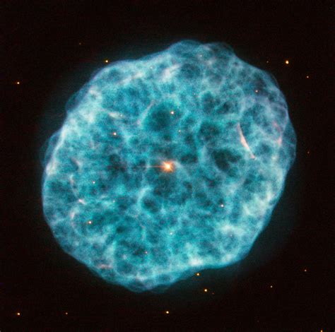 Hubble Views Hazy Planetary Nebula Ngc 1501