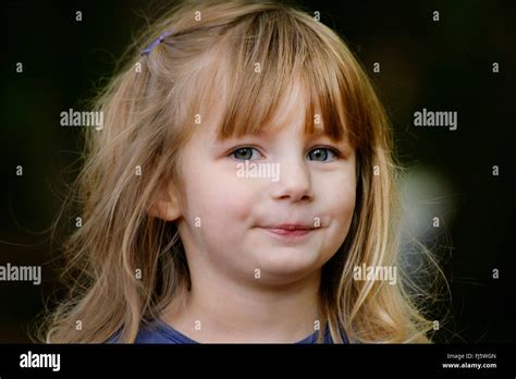 Roguish Smile Fotos Und Bildmaterial In Hoher Auflösung Alamy