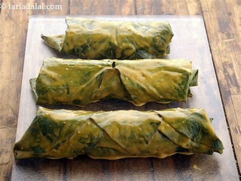 Palak patra gujarati street food easy to make recipe by chetna patel. patra recipe | Gujarati patra | Maharashtrian alu vadi ...