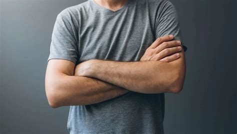 Study Finds Speaking With Your Arms Folded Increases Your Chances Of