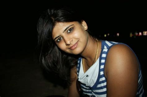 Beautiful Desi Mumbai Girl On Beach Hot HD Photos Bath Girls Hd Picture Take Action Picture