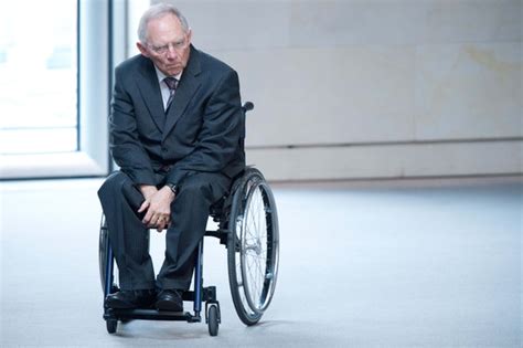 Variante zu vergleichen, damit sie zuhause einfach rollstuhlfahrer den roosevelt rollstuhl ausfindig machen können, den sie als. La réunification, dans un fauteuil par Alain Korkos ...