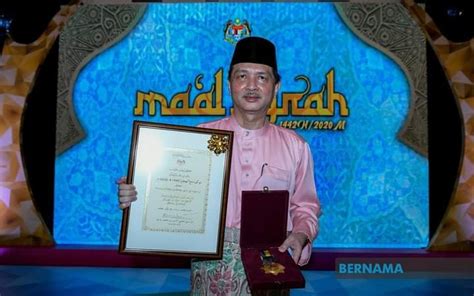 Pengerusi majlis perunding wanita islam, yayasan dakwah islam malaysia, profesor datuk noor aziah mohd awal diumumkan sebagai tokoh maal hijrah 1439. Dr Noor Hisham Tokoh Maal Hijrah 1442H | Edisi 9