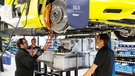 Trotz Li Tec Schließung Daimler baut Batterieproduktion aus manager