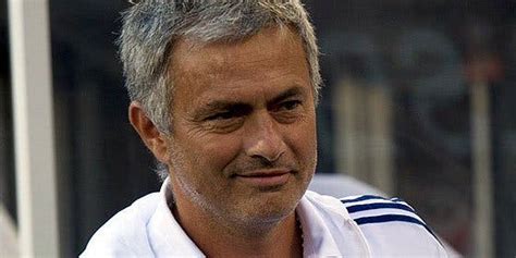 Definición de arremeter, descubre el significado y todas las acepciones que tiene arremeter también puedes ver su etimología, su categoría gramatical, como es arremeter en otros idiomas y refranes. Mourinho vuelve a arremeter contra el Barcelona ...