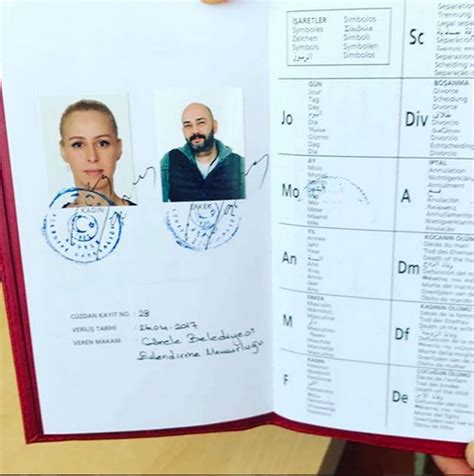Bilindiği üzere niran ünsal 7 aylık hamile. Niran Ünsal düğün görüntüleri eşi İbrahim Gugu kimdir ...