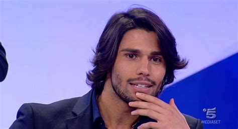 Ivana marazova and luca onestini are in crisis? Luca Onestini soffre di vitiligine, i fan lo scoprono al ...