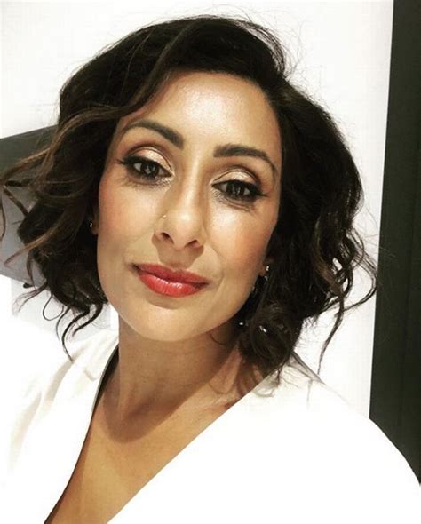Loose Womens Saira Khan Parades Figure In Plunging Dress After Talking