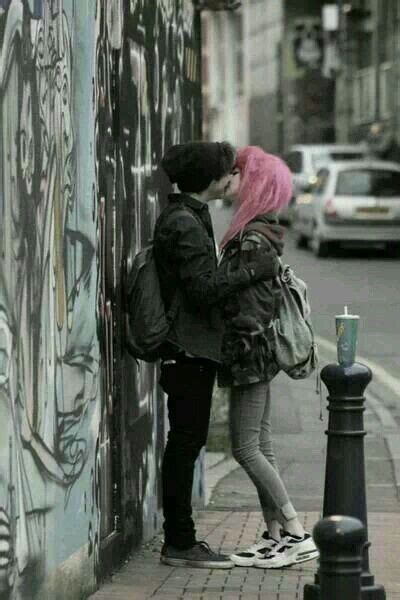 Pin By Fergie Ferguson On Backgroundwallpapers Cute Emo Couples Emo Love Scene Couples