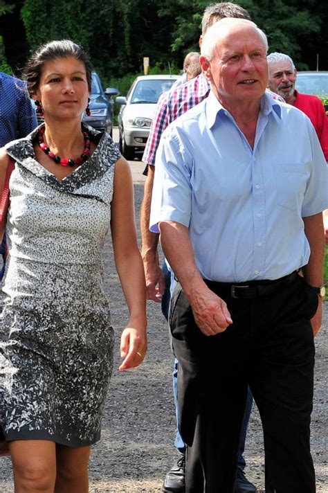 She has been married to oskar lafontaine since december 22, 2014. Sahra Wagenknecht - Starporträt, News, Bilder | GALA.de