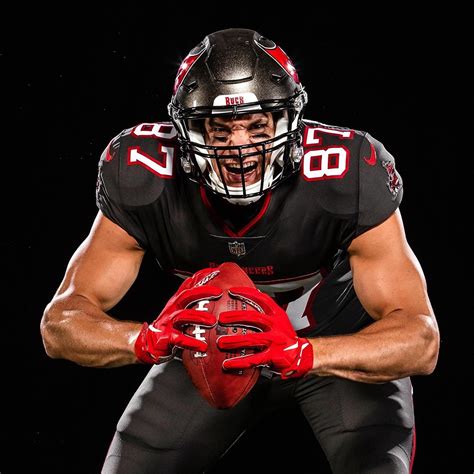 Tampa Bay Buccaneers Reveal First Look At Rob Gronkowski In Bucs Uniform