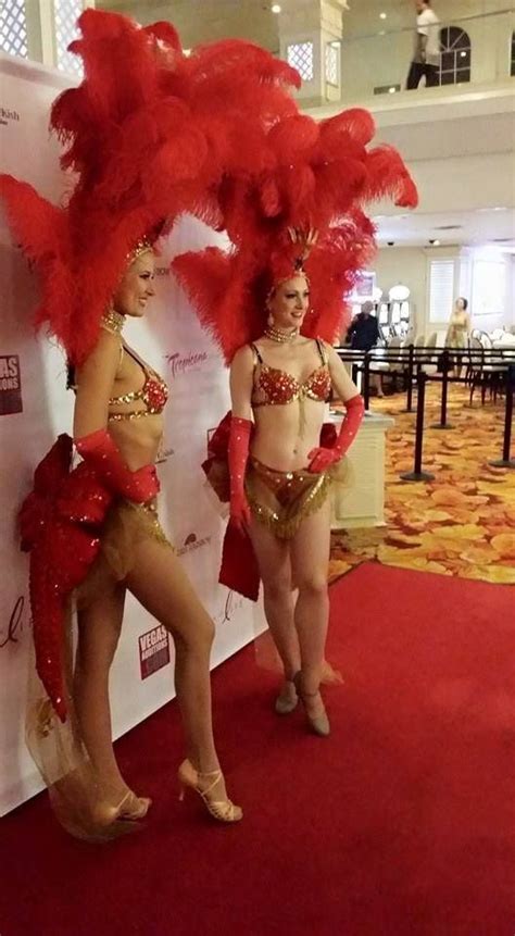 Las Vegas Showgirls On The Red Carpet Vegas Showgirl Vegas Party Vegas Style Showgirls Trade