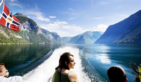 sommer in fjord norwegen das offizielle reiseportal für norwegen visitnorway de