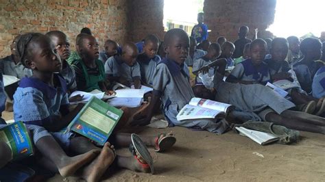 Are Laptops More Important Than Desks In Kenyas Schools Bbc News