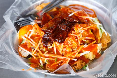 This toothsome mixture of fruit and vegetable salad combines all sweet, sour, salty and spicy flavors in one dish that can be perfectly enjoyed as a snack or as an appetizer. Rojak Penang & Cendol Penang (Food Truck) @ Taman Megah, PJ