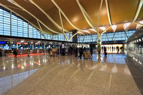 Dentro De La Terminal De Aeropuerto Foto De Archivo Imagen De Shangai