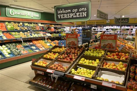 Jumbo and coop have announced how they will split the emté supermarkets they have acquired. Tijdlijn Emté: van Mechie tot Jumbo en Coop - Distrifood